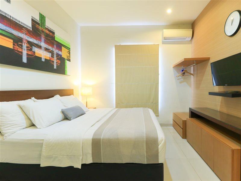 Home Guesthouse Surabaya Exterior foto