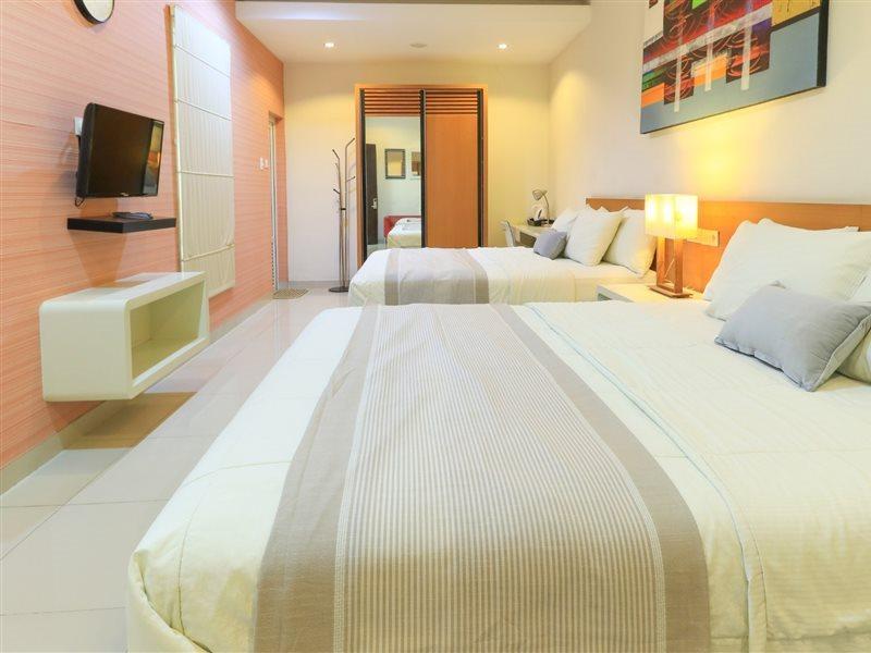 Home Guesthouse Surabaya Exterior foto