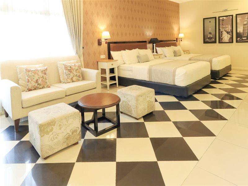 Home Guesthouse Surabaya Exterior foto