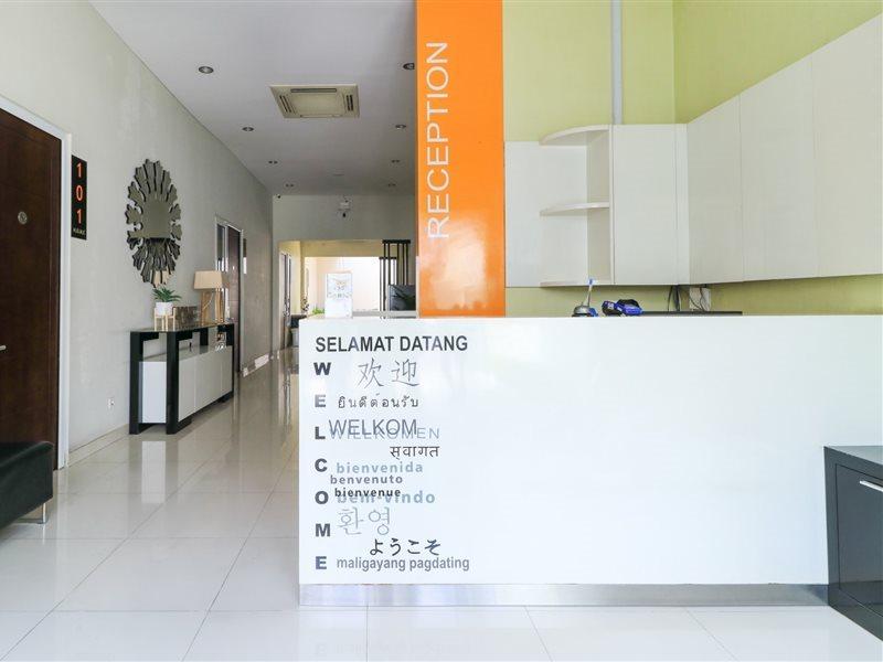 Home Guesthouse Surabaya Exterior foto