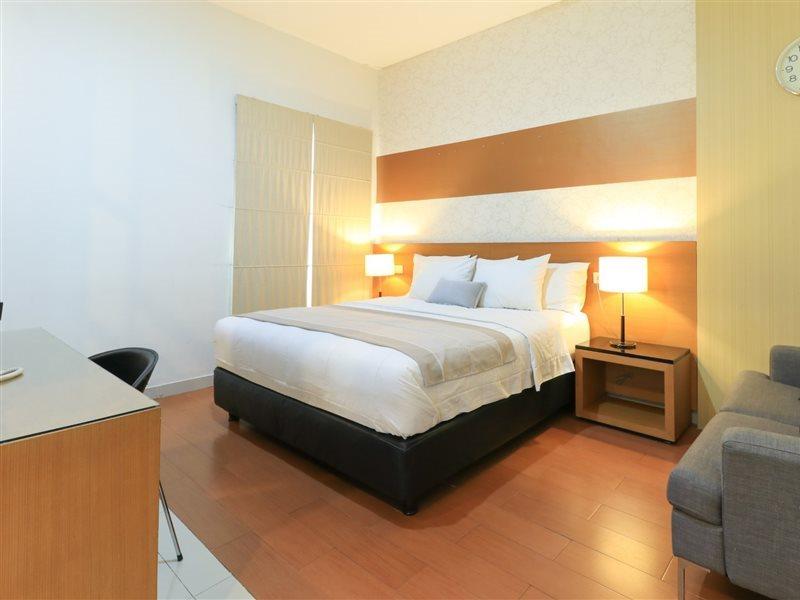 Home Guesthouse Surabaya Exterior foto
