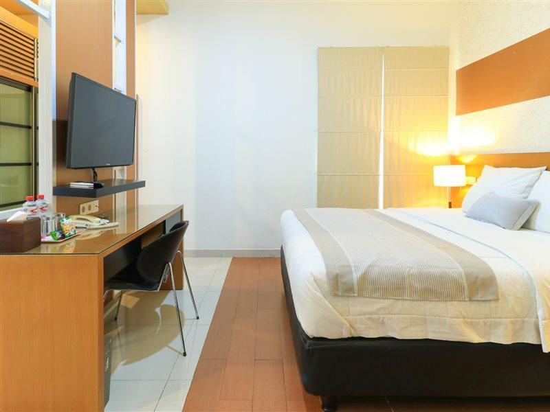 Home Guesthouse Surabaya Exterior foto
