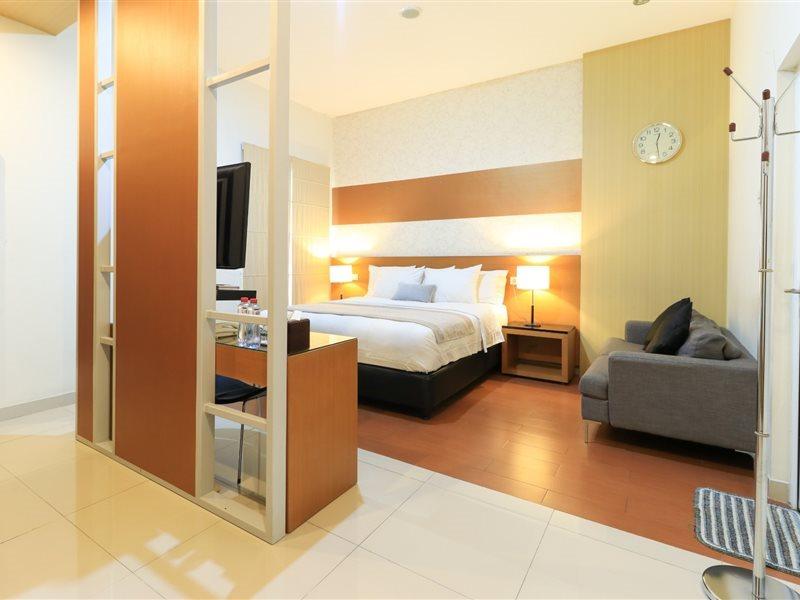 Home Guesthouse Surabaya Exterior foto