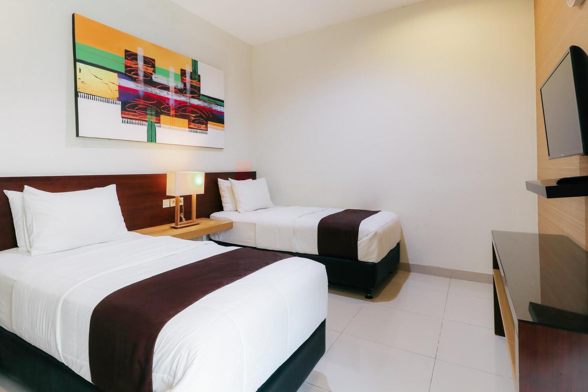 Home Guesthouse Surabaya Exterior foto