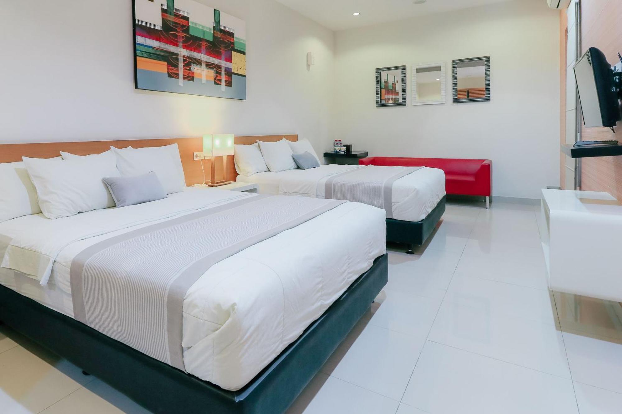 Home Guesthouse Surabaya Exterior foto