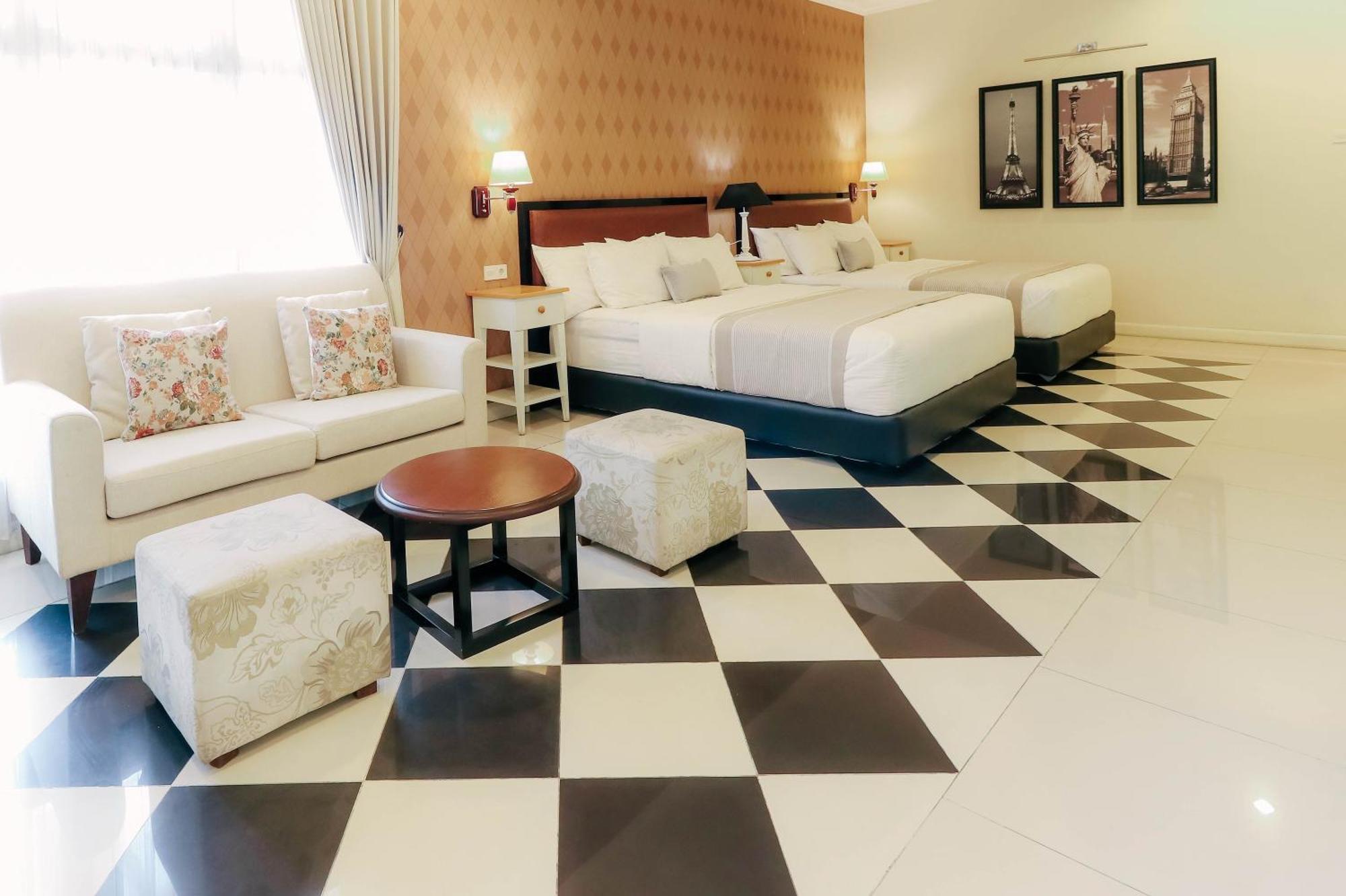 Home Guesthouse Surabaya Exterior foto