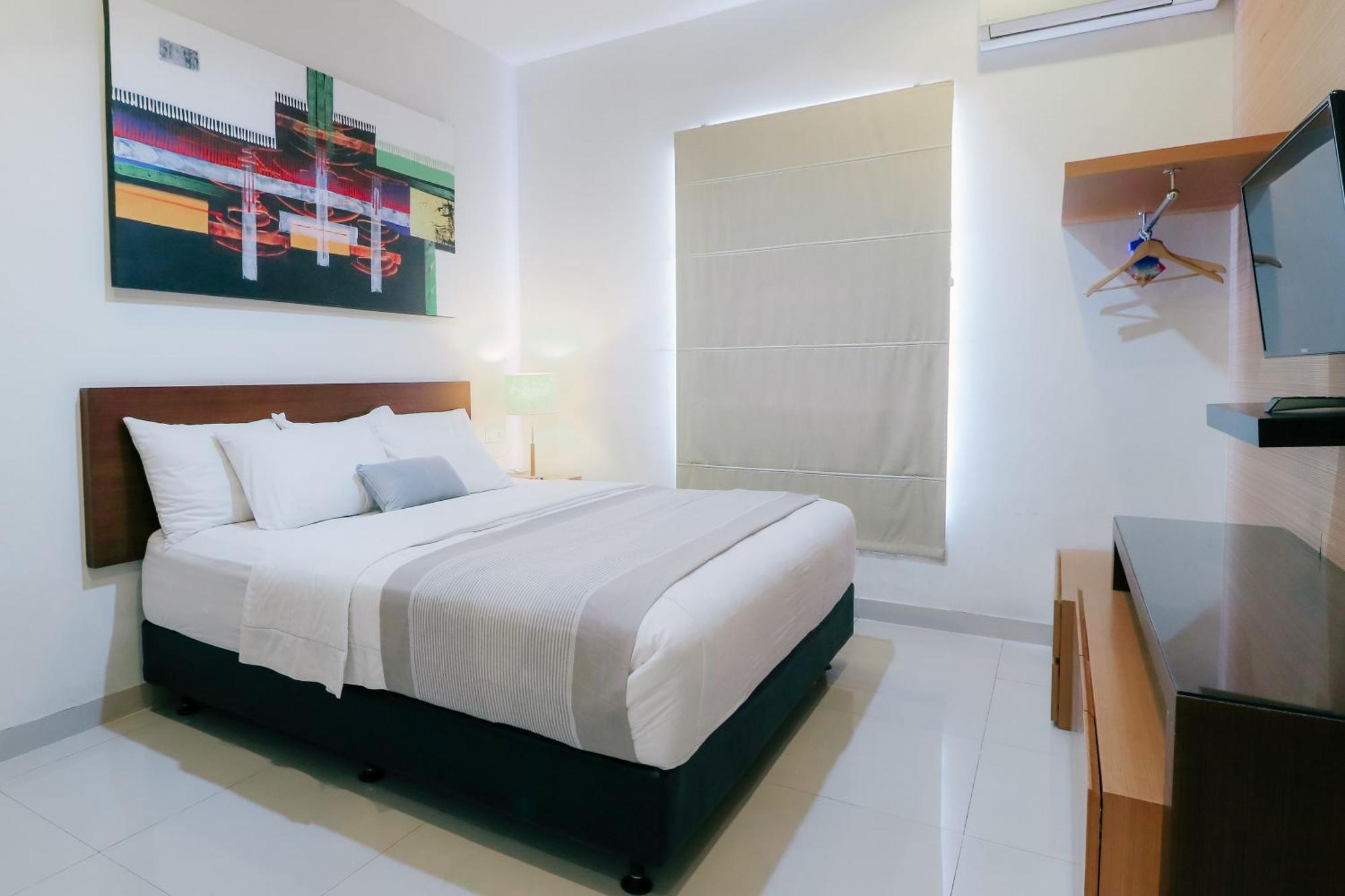 Home Guesthouse Surabaya Exterior foto