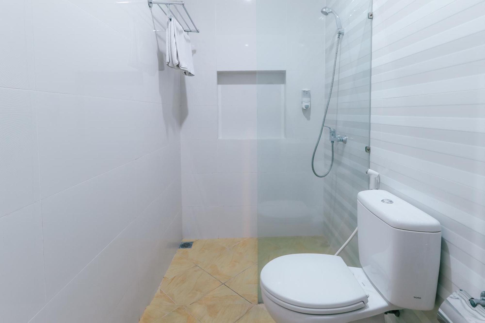 Home Guesthouse Surabaya Exterior foto