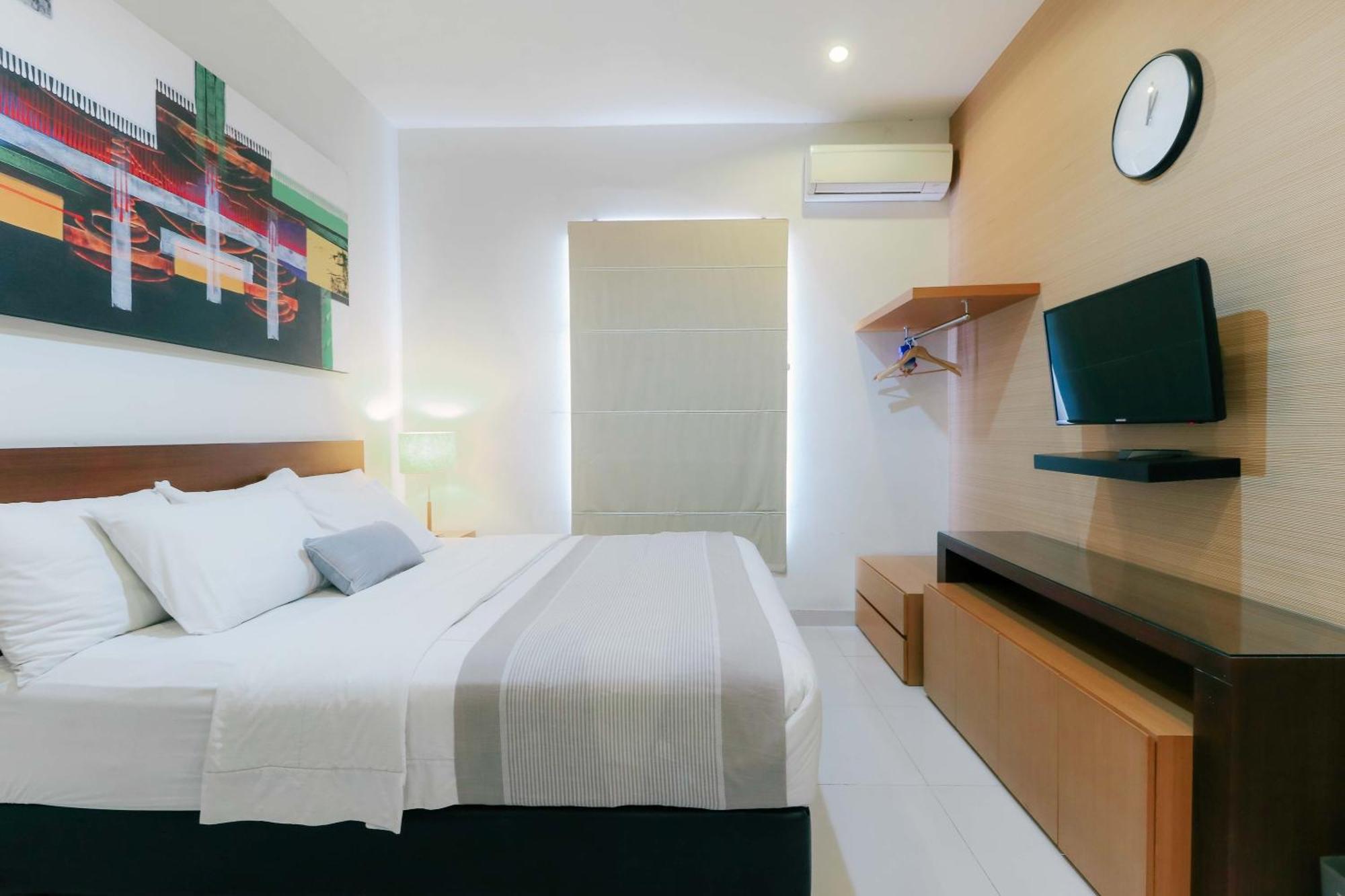 Home Guesthouse Surabaya Exterior foto