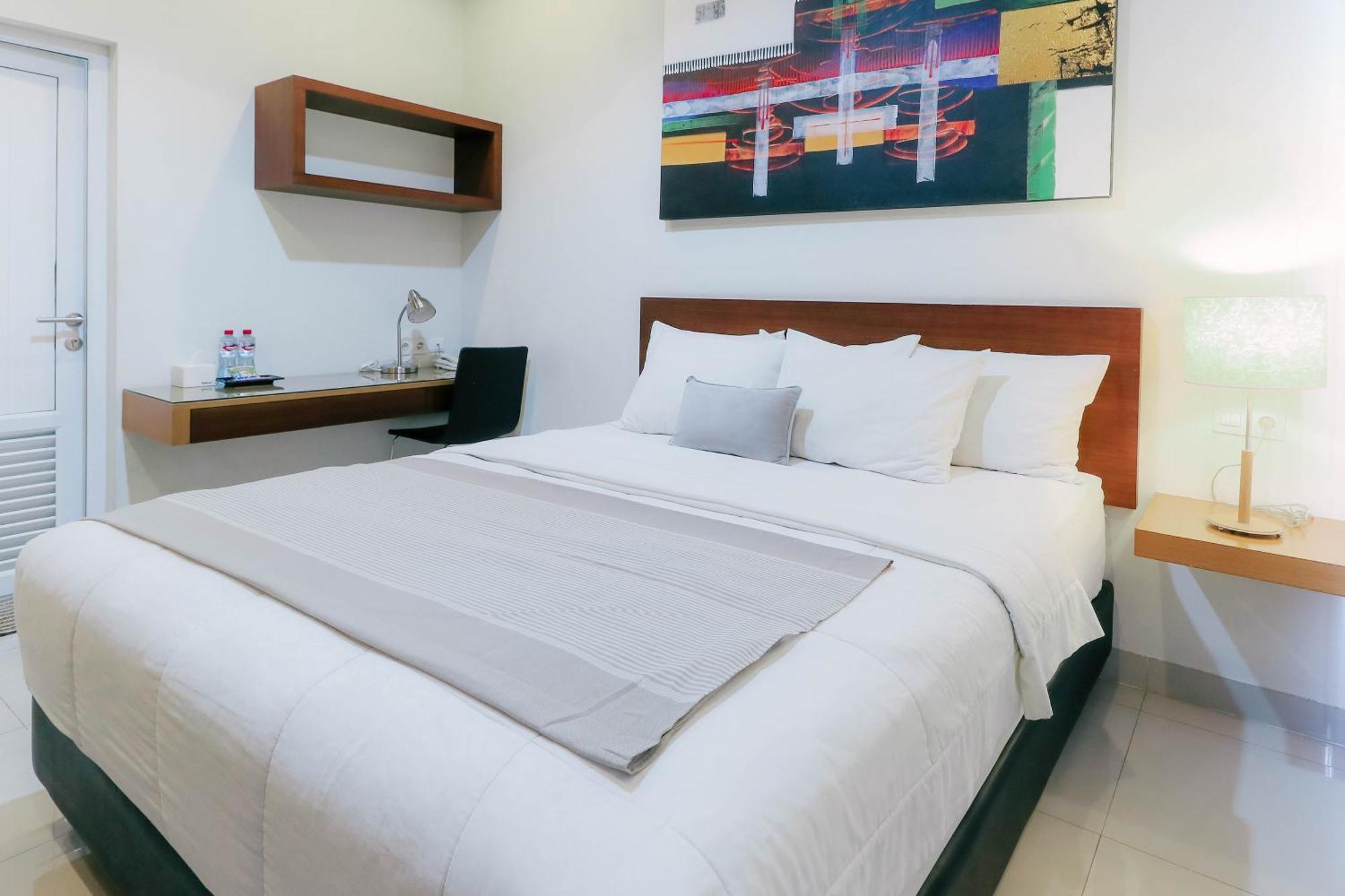 Home Guesthouse Surabaya Exterior foto